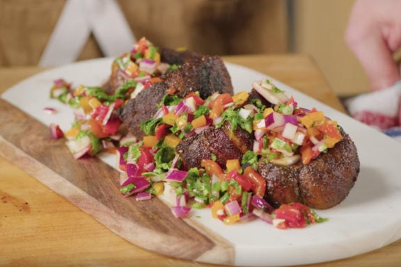 smoy chili rubbed coulotte with fancy red pepper salsa