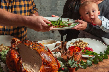 how to set up a small thanksgiving gathering