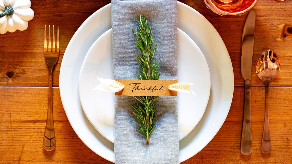 thanksgiving setting table
