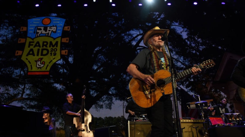 willie nelson at farm aid