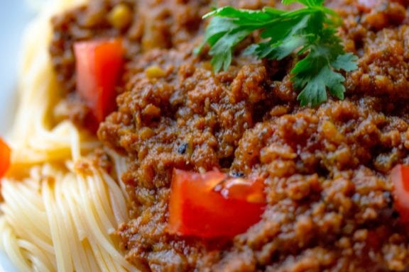 ground beef on spaghetti