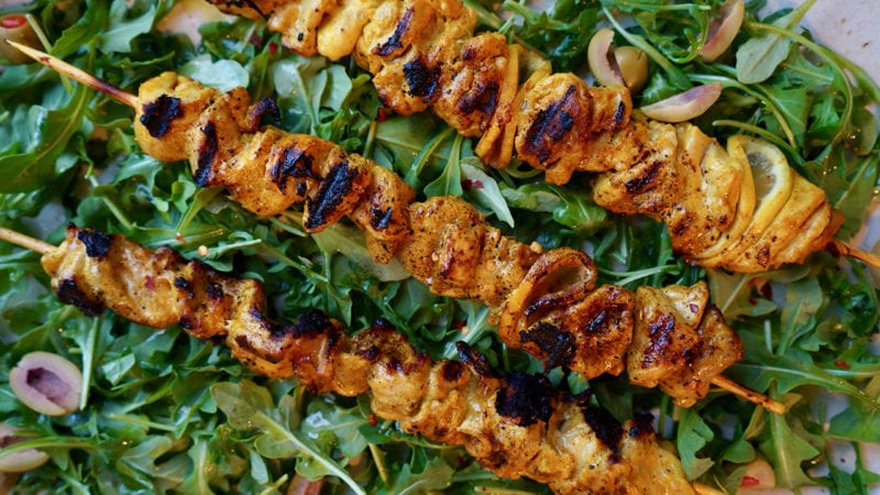 chicken thighs on skewers with lemons