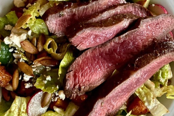 steak salad with chilis and squash