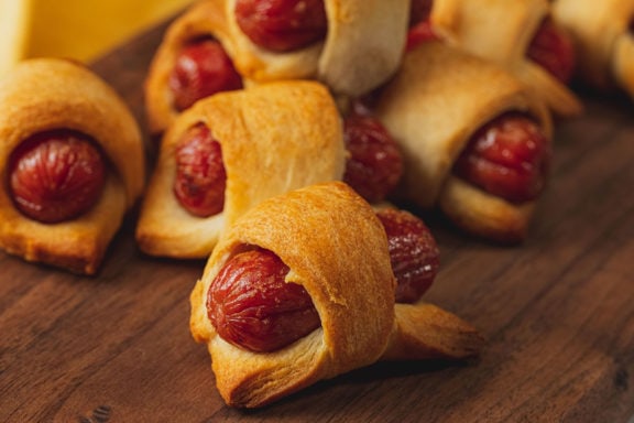 mini hot dogs in a blanket