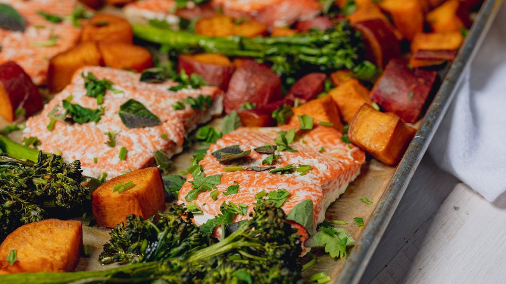 sheetpan salmon with veggies