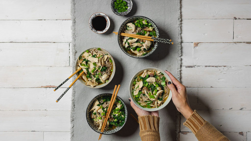 soba noodles with veggie and chicken